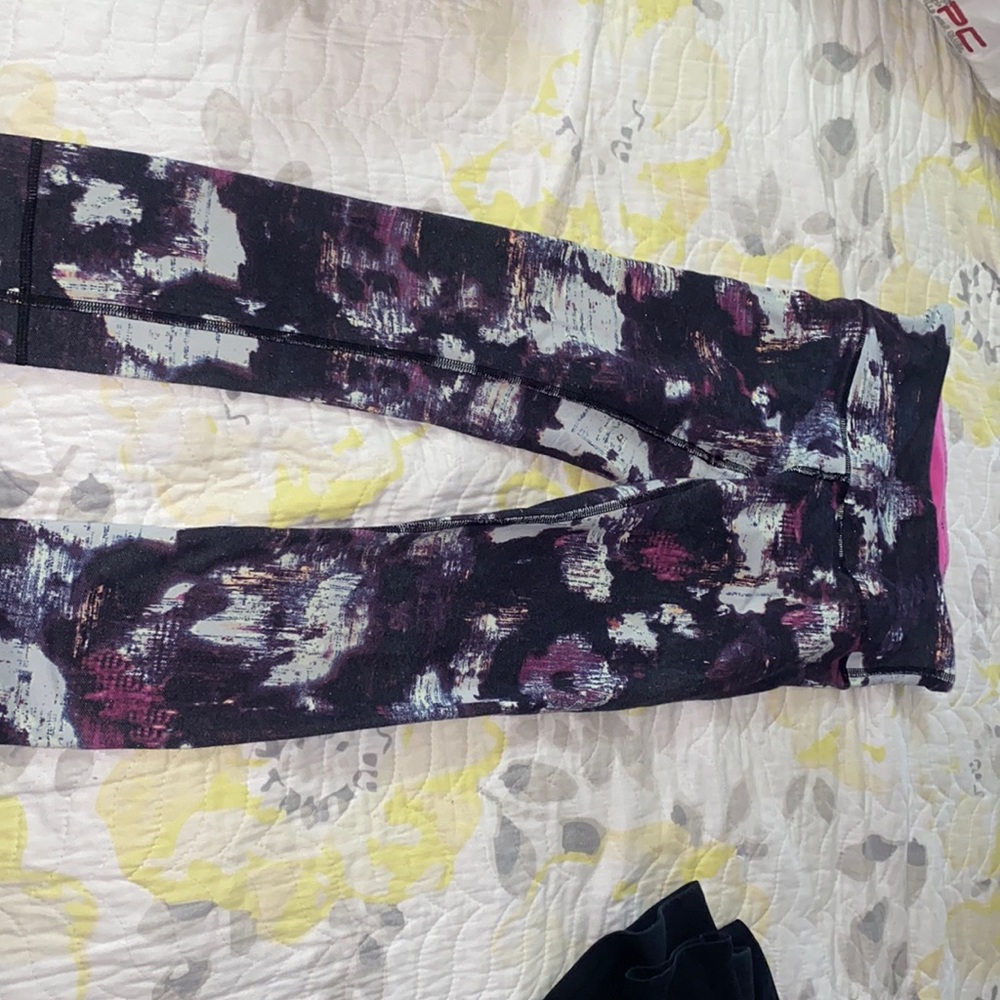 Lululemon size 4